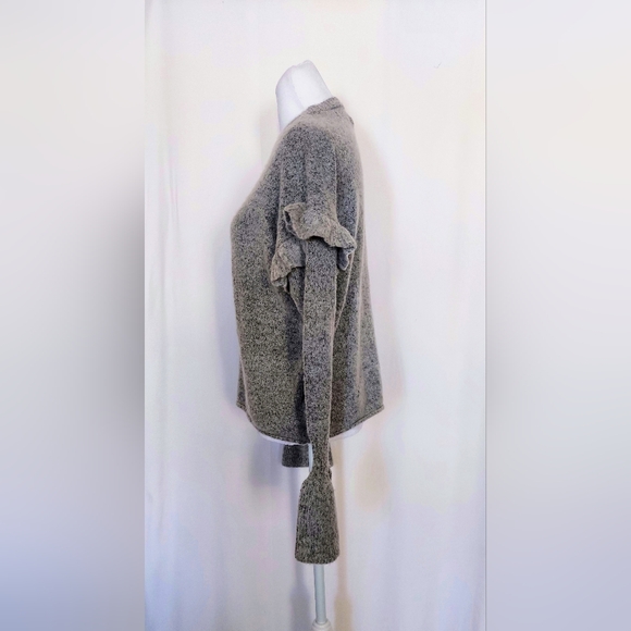 Romeo + Juliet Womens Small Crewneck Ruffle Fluted Sleeve Couture Sweater Gray - Picture 2 of 5